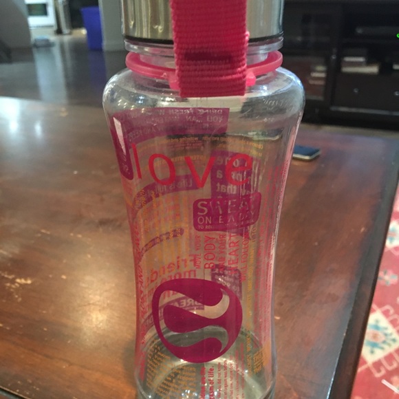 Lululemon water bottle